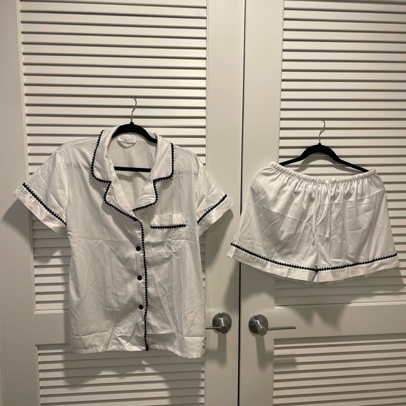 NEW SILK PIJAMA SET - Picture 2 of 5